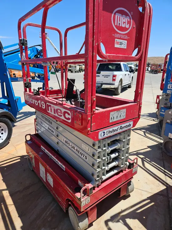2018 MEC MICRO 19 Scissor Lift