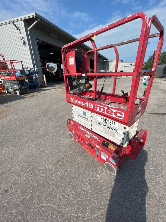 2019 MEC MICRO 19 Scissor Lift