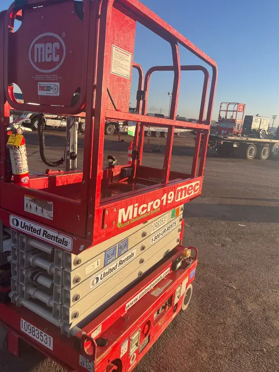 2019 MEC MICRO 19 Scissor Lift