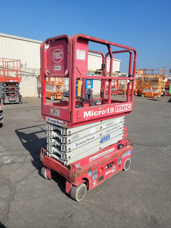 2018 MEC MICRO 19 Scissor Lift