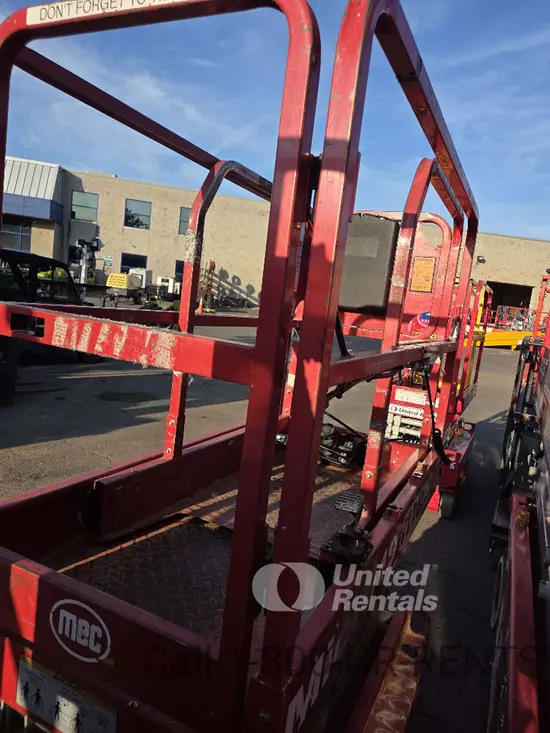 2019 MEC MICRO 19 Scissor Lift