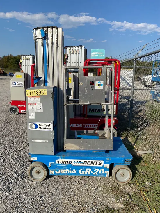 2018 Genie GR-20 Self-Propelled One-Person Lift