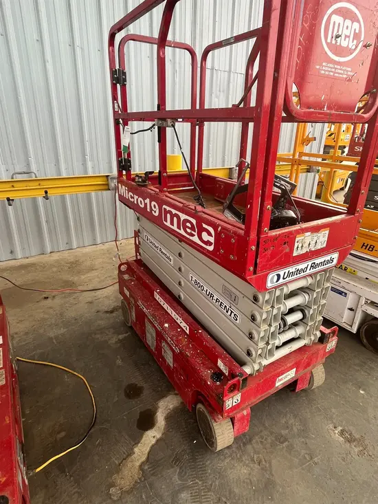 2018 MEC MICRO 19 Scissor Lift
