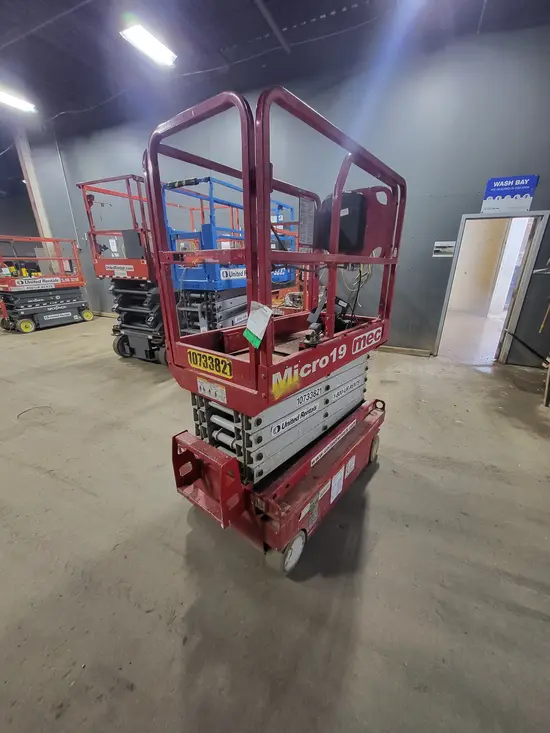 2018 MEC MICRO 19 Scissor Lift