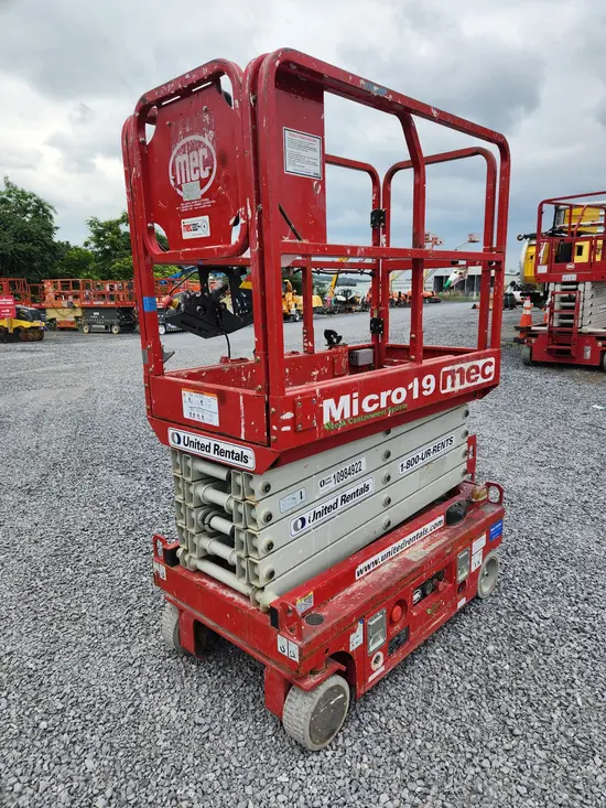 2019 MEC MICRO 19 Scissor Lift