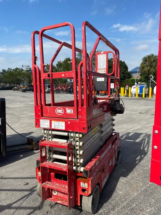 2020 MEC MICRO 26 Scissor Lift