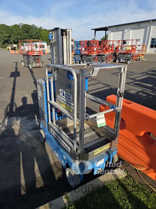 2018 Genie GR-20 Self-Propelled One-Person Lift
