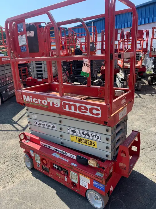 2019 MEC MICRO 19 Scissor Lift