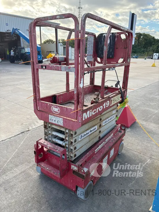 2018 MEC MICRO 19 Scissor Lift