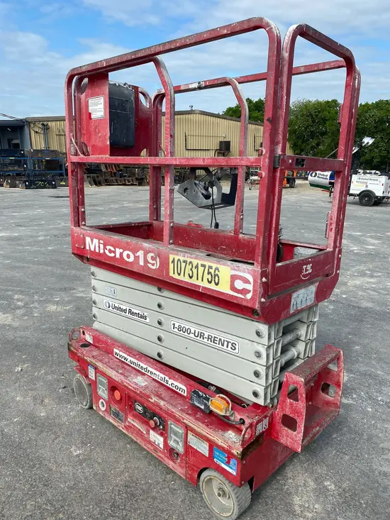 2018 MEC MICRO 19 Scissor Lift
