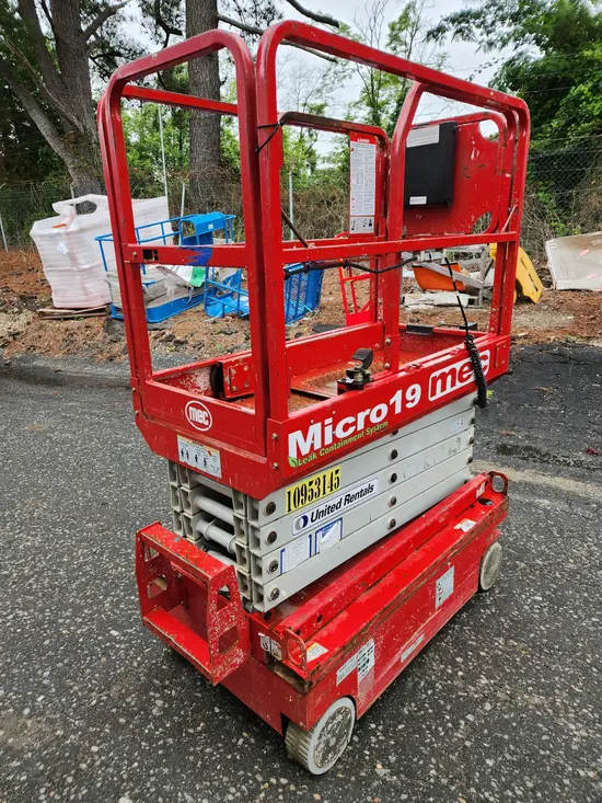 2019 MEC MICRO 19 Scissor Lift
