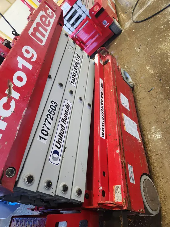 2018 MEC MICRO 19 Scissor Lift