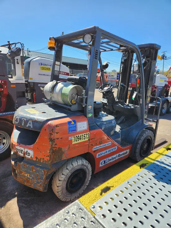 2019 Toyota 8FGU30 Warehouse Forklift