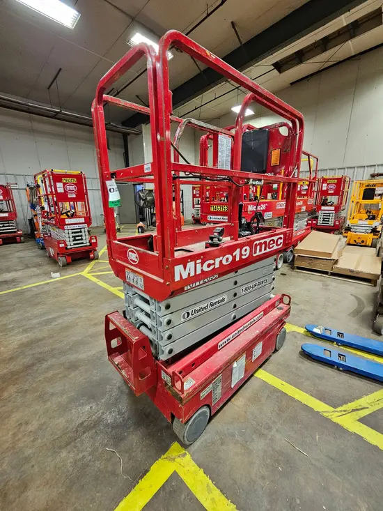 2018 MEC MICRO 19 Scissor Lift