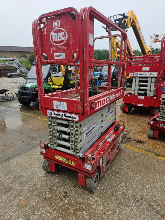 2019 MEC MICRO 19 Scissor Lift