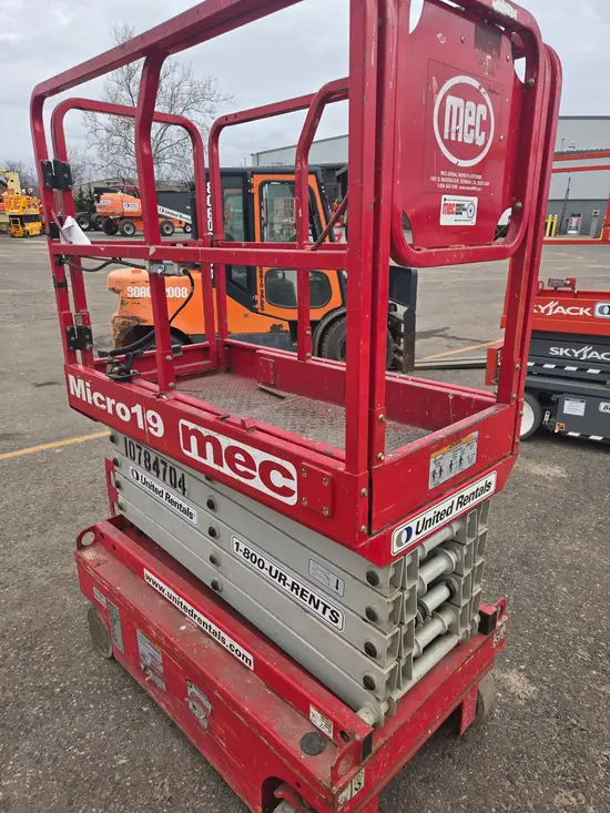 2018 MEC MICRO 19 Scissor Lift