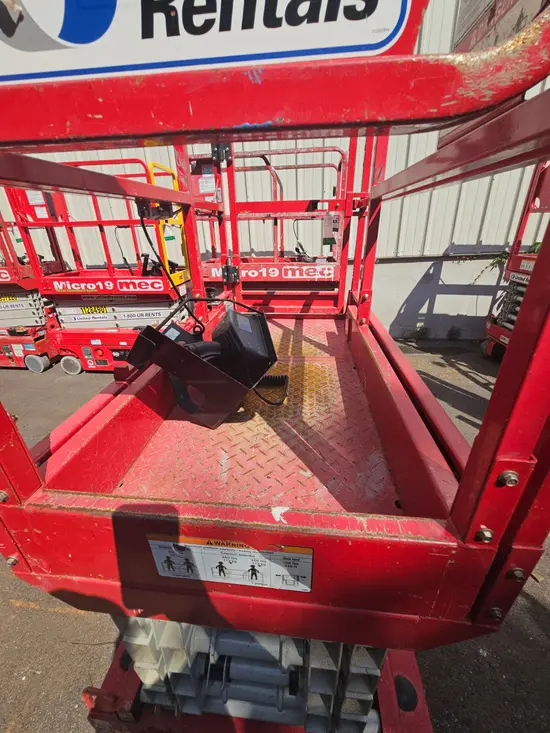 2018 MEC MICRO 19 Scissor Lift