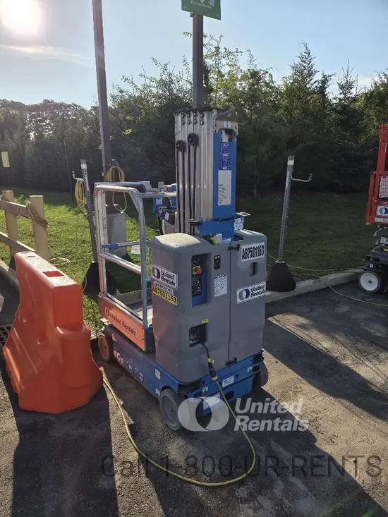 2018 Genie GR-20 Self-Propelled One-Person Lift