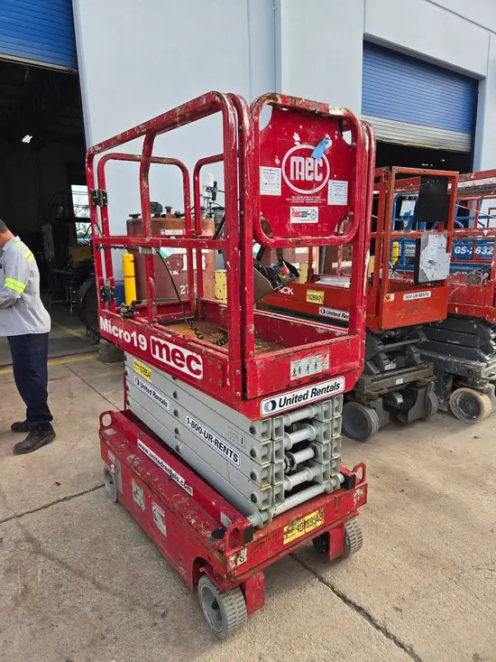 2018 MEC MICRO 19 Scissor Lift