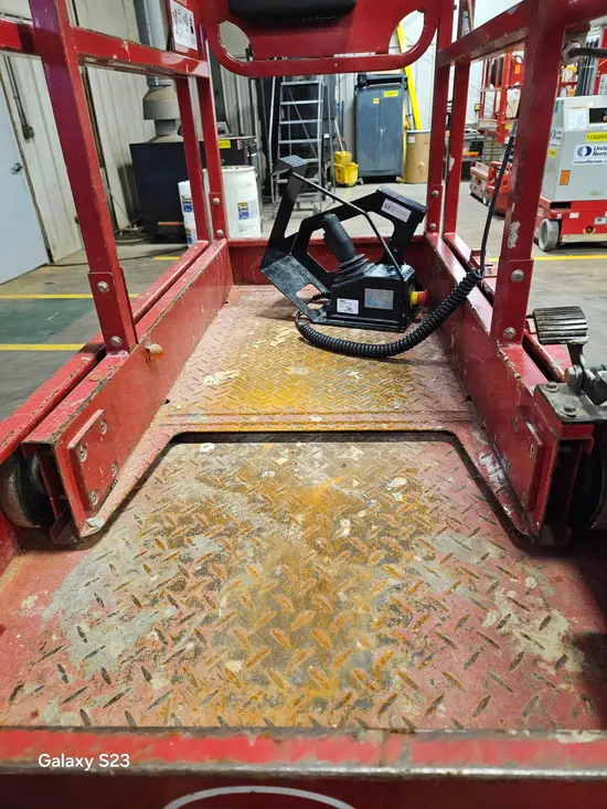 2018 MEC MICRO 19 Scissor Lift