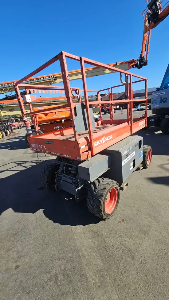 2018 Skyjack SJ6826RT Rough Terrain Scissor Lift