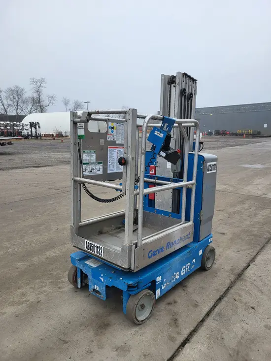 2017 Genie GR-20 Self-Propelled One-Person Lift