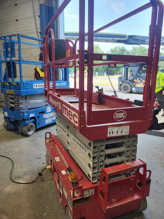 2018 MEC MICRO 19 Scissor Lift