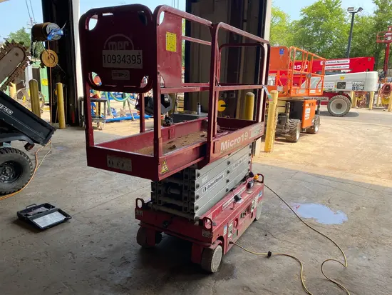 2019 MEC MICRO 19 Scissor Lift