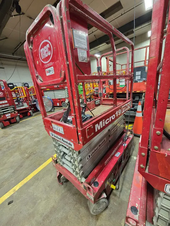 2018 MEC MICRO 19 Scissor Lift