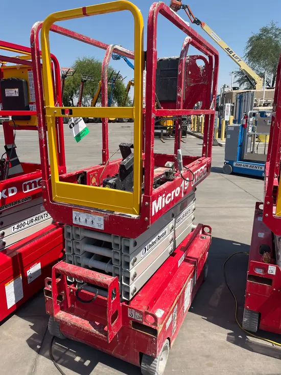 2017 MEC MICRO 19 Scissor Lift