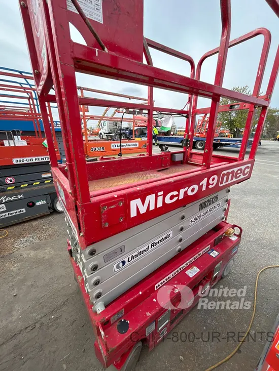 2018 MEC MICRO 19 Scissor Lift