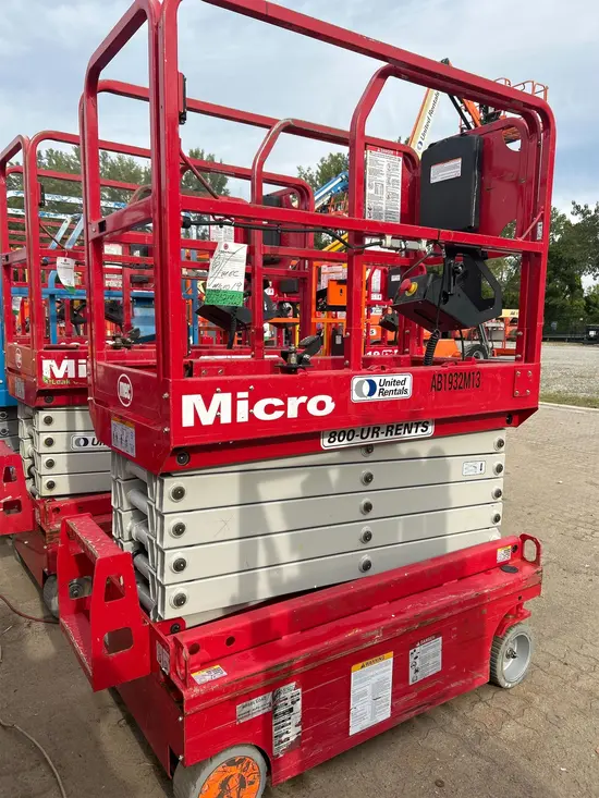 2019 MEC MICRO 19 Scissor Lift