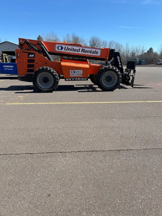 2021 SKYTRAK 8042 Forklift