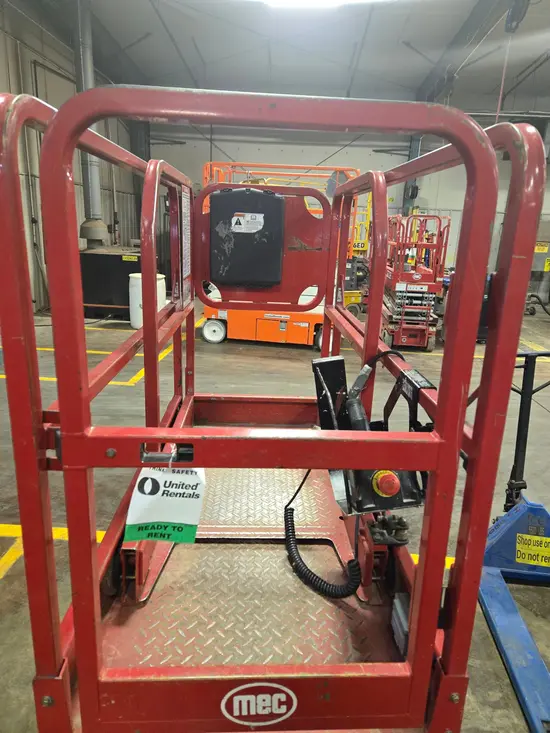 2018 MEC MICRO 19 Scissor Lift