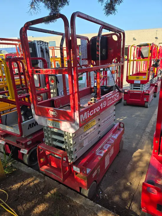 2019 MEC MICRO 19 Scissor Lift