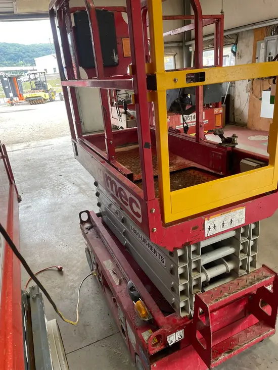 2019 MEC MICRO 19 Scissor Lift