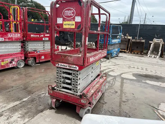 2018 MEC MICRO 19 Scissor Lift