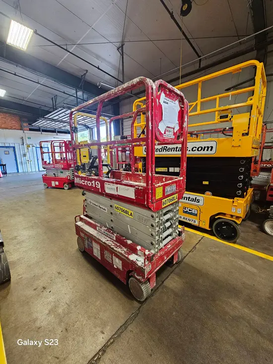 2018 MEC MICRO 19 Scissor Lift