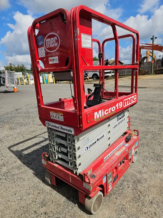2019 MEC MICRO 19 Scissor Lift