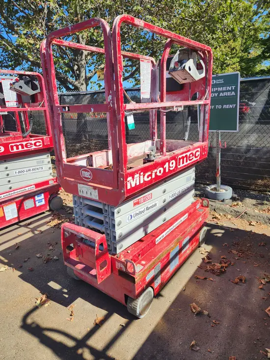 2018 MEC MICRO 19 Scissor Lift