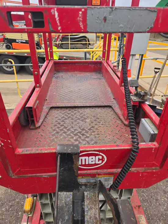 2018 MEC MICRO 19 Scissor Lift