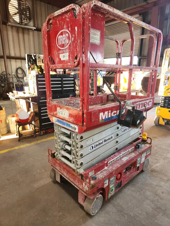 2019 MEC MICRO 19 Scissor Lift