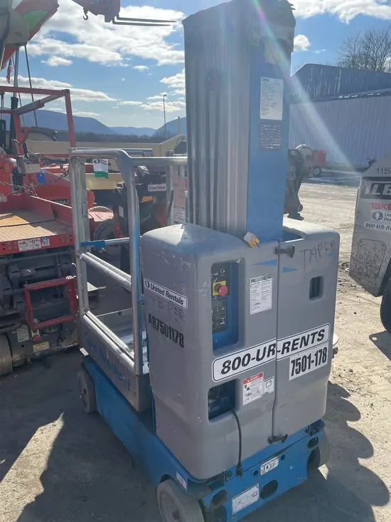 2018 Genie GR-20 Self-Propelled One-Person Lift