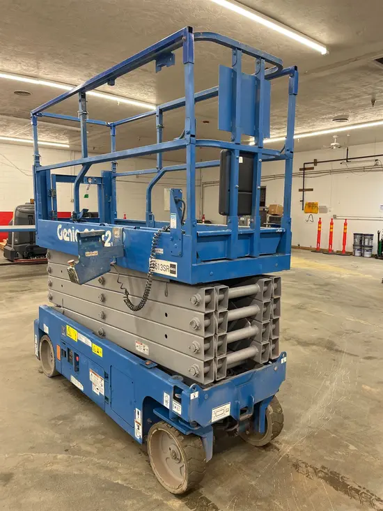 2017 Genie GS-3232 Scissor Lift