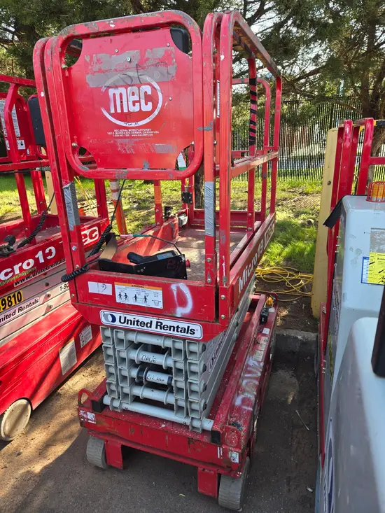 2019 MEC MICRO 19 Scissor Lift
