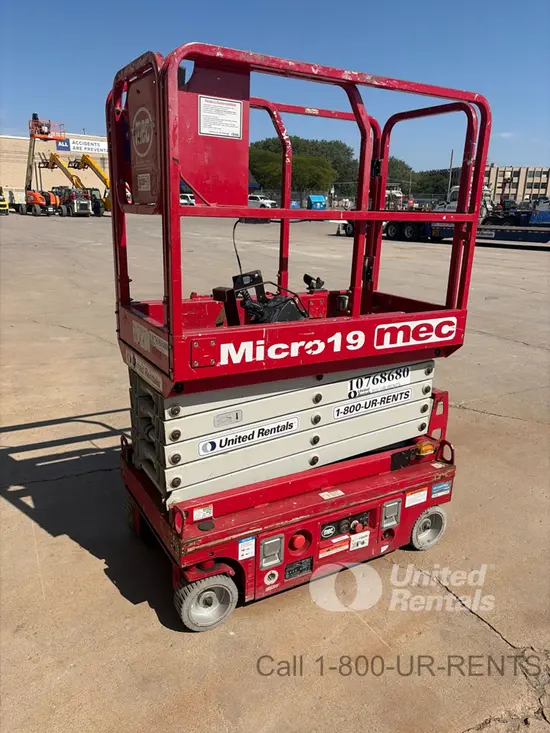 2018 MEC MICRO 19 Scissor Lift