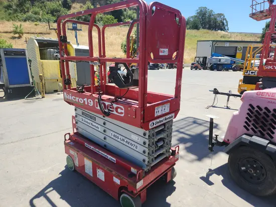 2019 MEC MICRO 19 Scissor Lift