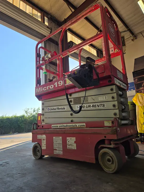 2019 MEC MICRO 19 Scissor Lift