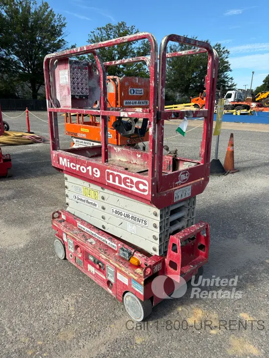 2018 MEC MICRO 19 Scissor Lift