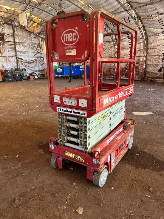 2019 MEC MICRO 19 Scissor Lift